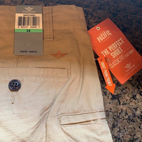 NWT Dockers khaki shorts - Picture 4 of 5